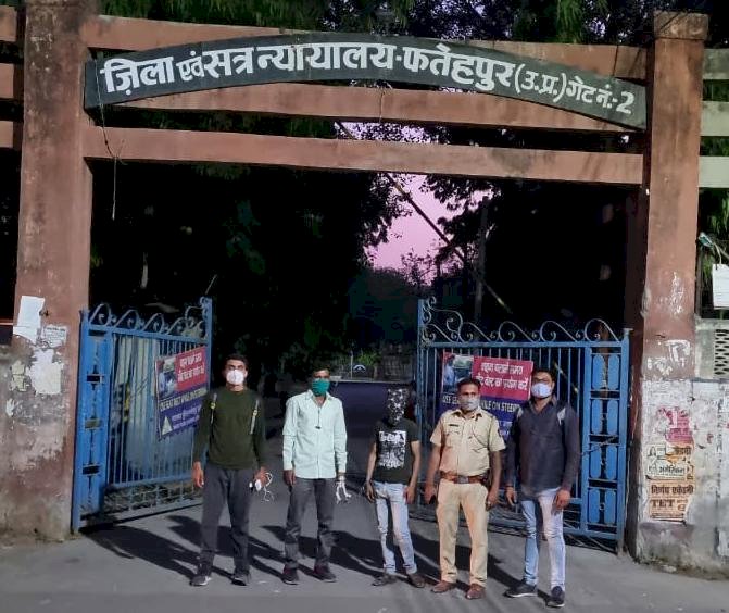 शिवप्रहार न्यूज -पत्रकार दातीर खून प्रकरणातील फरार आरोपी अक्षय कुलथे यास यु.पी.मधुन Dysp संदीप मिटके यांच्या पथकाने केली अटक... परराज्यात जावुन नगर पोलीसांची धडाकेबाज कामगिरी