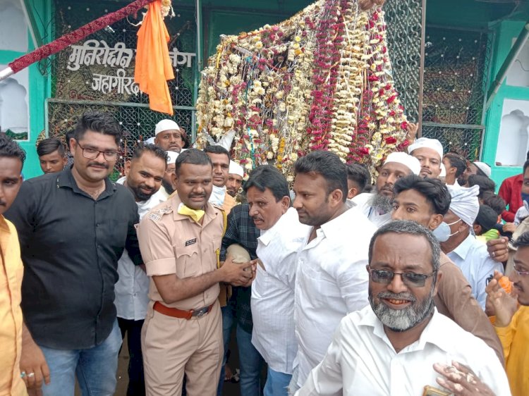 शिवप्रहार न्यूज- अहमदनगर शहरातील मोहर्रम बडे बारा इमाम सवारी उचलण्याचा मान Dysp संदिप मिटके व निसार जहांगीरदार यांना