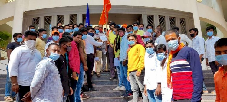 शिवप्रहार न्यूज-शिवप्रहार प्रतिष्ठान च्या आदिवासी-दलित व अठरापगड जातीच्या मावळ्यांनी शिवप्रहारची बदनामी करणाऱ्या धर्मांध लोकांविरुद्ध प्रांताधिकार्यांना दिले निवेदन...