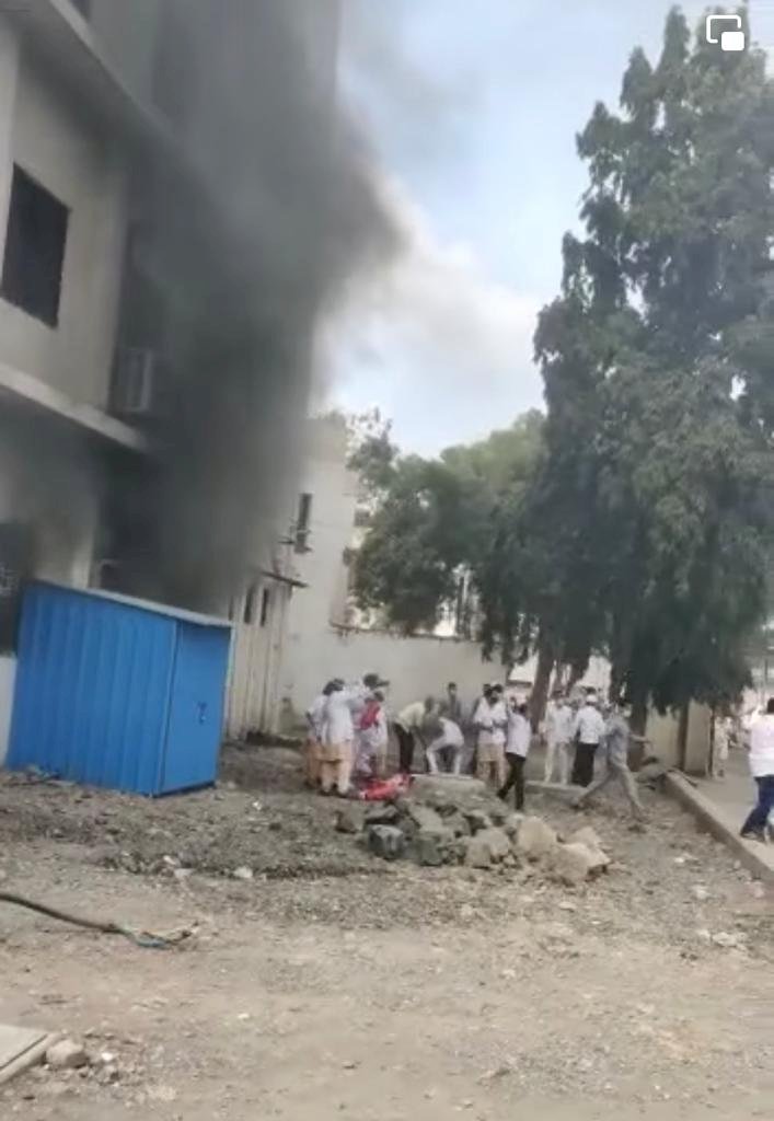 शिवप्रहार न्यूज-आज सकाळी नगरच्या सिव्हिल हॉस्पिटलला लागलेल्या आगीत अनेकांचा मृत्यू…