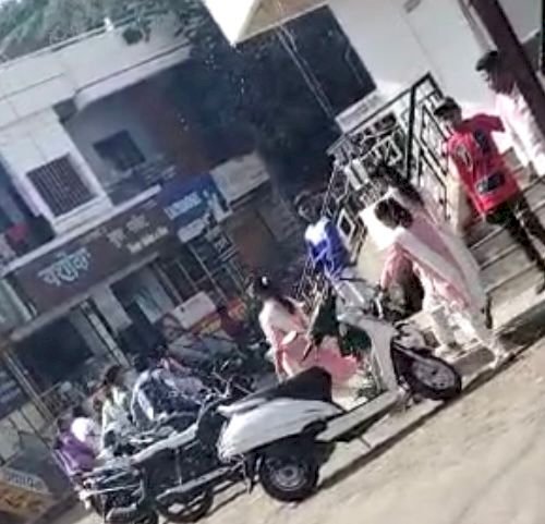 शिवप्रहार न्युज - श्रीरामपुरातील बालिका हायस्कूल परिसरात हिंडणाऱ्या टवाळखोरांवर कारवाई करा...