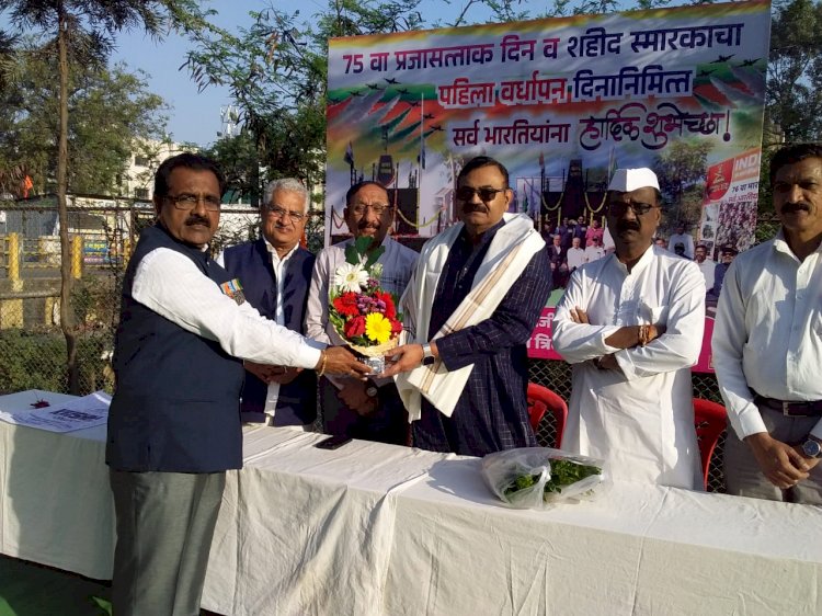 शिवप्रहार न्युज - श्रीरामपुरातील शहीद स्मारक येथे प्रतापराजे भोसले यांच्या हस्ते झेंडावंदन संपन्न…
