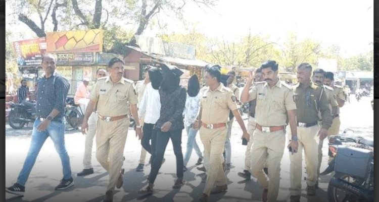 शिवप्रहार न्युज - अल्पवयीन मुलींच्या अपहरण प्रकरणातील ०५ आरोपींची देवळालीत काढली धिंड…