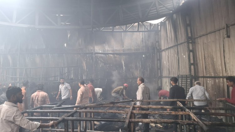 शिवप्रहार न्युज - श्रीरामपूर एमआयडीसीतील कारखाना जळून खाक; १०-१५ अग्निशमन गाड्या दाखल...