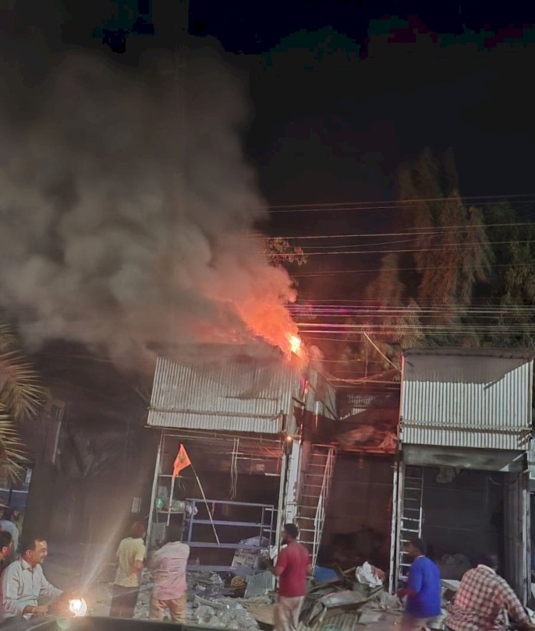 शिवप्रहार न्युज - श्रीरामपुरात अतिक्रमण काढताना लागली आग...