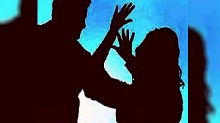 शिवप्रहार न्युज - जिल्हा बॅंकेत अधिकर्याने महिलेला मारली मिठी! खळबळ!!