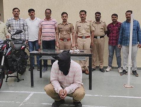 शिवप्रहार न्युज - पोलीस बनून लुबाडणारा श्रीरामपूरचा तोतया शिर्डीत पकडला….