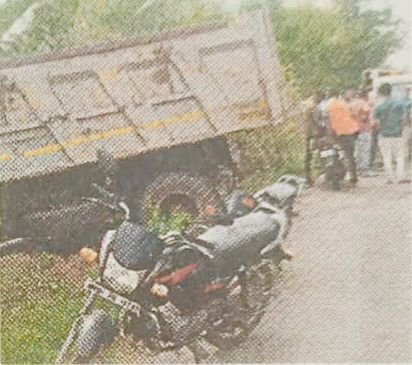 शिवप्रहार न्युज - खैरी निमगाव मध्ये ढंपर-पिकअपचा अपघात; बिअर बाटल्या पळवल्या...