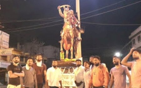 शिवप्रहार न्यूज- श्री छत्रपती शिवाजी चौकात का बसवला शिवप्रहार प्रतिष्ठान ने पुतळा.....